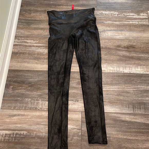 SPANX shiny black faux leather look leggings small - Picture 1 of 8